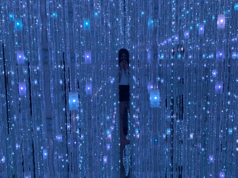 A dazzling light spectacle at teamLab Planets 